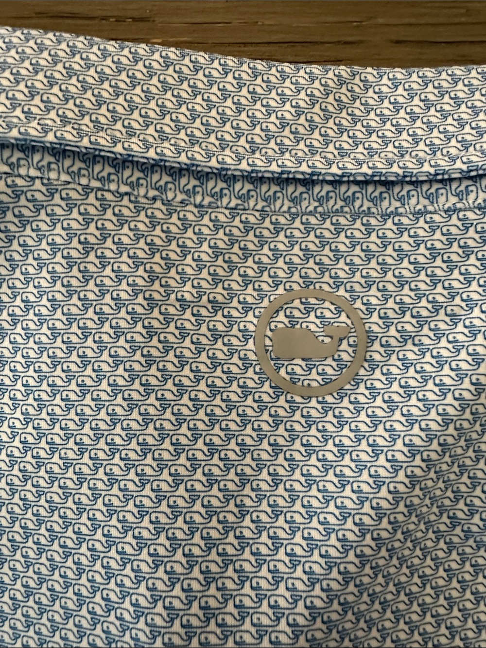 Vineyard Vines On The Go Sankaty Polo blue whale print size L - Picture 8 of 9